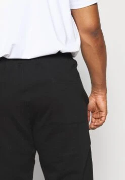 Prix Exclusifs Pier One 2 PACK – Pantalon De Survêtement Pantalons Normale Homme -Mode Vêtements Boutique 683bc01bd23348d49e0dcf1c7b683939