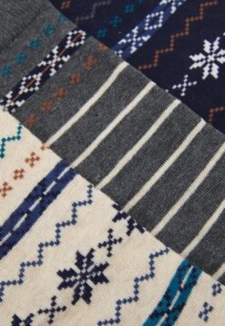 Pier One 3 PACK – Chaussettes Pas Cher Sous-vêtements Rayures Homme -Mode Vêtements Boutique 6870f4ec770d4f299eef09fd2b4bbe6a