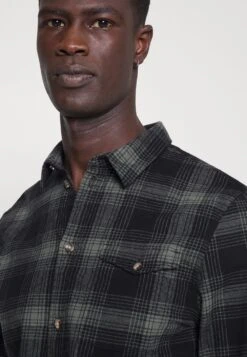 Excellente Qualité Pier One Chemise Chemises Col Kent Homme -Mode Vêtements Boutique 6d26675cd61e41cdbff82c0c54918b41