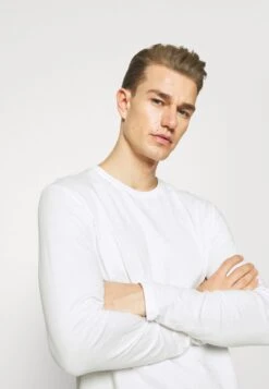 Pier One 3 PACK – T-shirt à Manches Longues Qualité Supérieure T-shirts Col Rond Homme -Mode Vêtements Boutique 6f9a8b5c3b4f43f4b9bc91200799655e