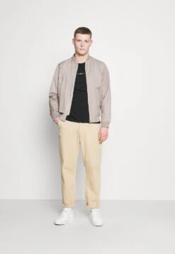 Pier One Prix Compétitif T-shirt Imprimé T-shirts Col Rond Homme -Mode Vêtements Boutique 6fe4b8bb03c142069b7d078c2853e2e2