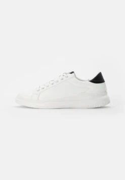 Pier One Baskets Basses Bon Rapport Coût-Efficacité Baskets & Sneakers Rond Unisex