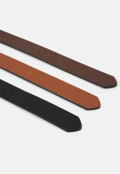 Pier One 3 PACK – Ceinture Prix Malin Ceintures Boucle Ardillon Homme -Mode Vêtements Boutique 742b8920285a4ad08e5d5e3f2b2c115d