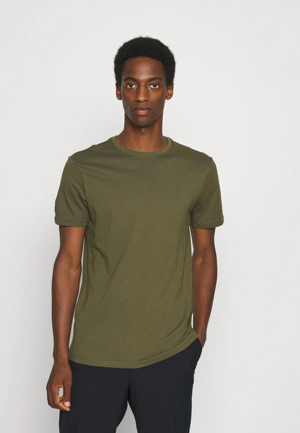 Prix Ourlé Pier One 5 PACK – T-shirt Basique T-shirts & Polos Col Rond Homme 6 Prix Ourlé Pier One 5 PACK – T-shirt Basique T-shirts & Polos Col Rond Homme – Image 5