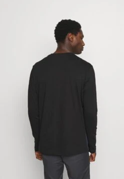 Pier One 50% Off De Vente T-shirt à Manches Longues T-shirts Col Rond Homme -Mode Vêtements Boutique 7b5aee334a9d4b2793b13718ac61bd29