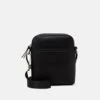 Pier One Sac Bandoulière Prix Préférentiel Sacs Compartiment Pour Téléphone Portable Homme -Mode Vêtements Boutique 7bfc012723c749b99d5611caa99722a4