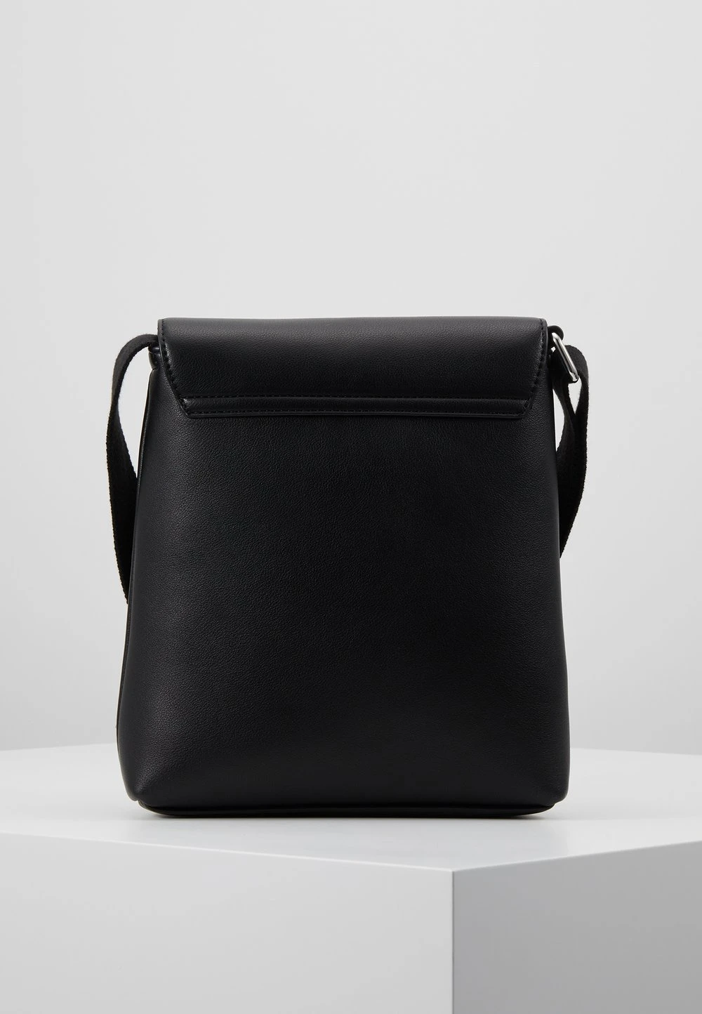 Pier One Sac Bandoulière Promos Sacs Fermoir Aimanté Homme 5 Pier One Sac Bandoulière Promos Sacs Fermoir Aimanté Homme – Image 3