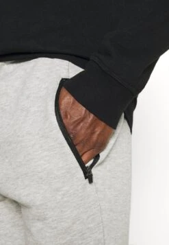 Pier One Prix Aimable Short Shorts Normale Homme -Mode Vêtements Boutique 80c16039b47e44c8b2929541b44ff938