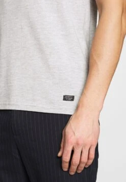 Pier One T-shirt Basique Soldes T-shirts Col En V Homme 13 Pier One T-shirt Basique Soldes T-shirts Col En V Homme -Mode Vêtements Boutique 830be4d281aa4b0dac1488331ee88bd4