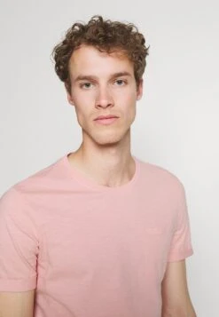 Pier One Assurance De L’Authenticité T-shirt Basique T-shirts Col Rond Homme -Mode Vêtements Boutique 859de06202fe45c4a79f72dfebc97f54