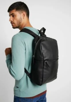 Pier One UNISEX – Sac à Dos Rabais Sacs Poche Pour Pc Portable 15 Pouces 10 Pier One UNISEX – Sac à Dos Rabais Sacs Poche Pour Pc Portable 15 Pouces -Mode Vêtements Boutique 8847458d113448c89af5d850c0350a22