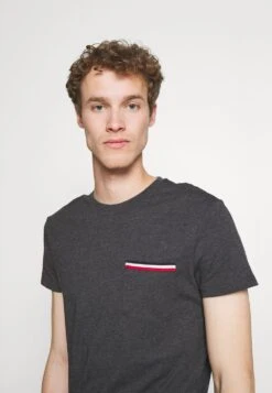 Pier One T-shirt Basique Soldes En Ligne T-shirts Col Rond Homme -Mode Vêtements Boutique 8aee3f1bbe97421ca5486f0f34acea60