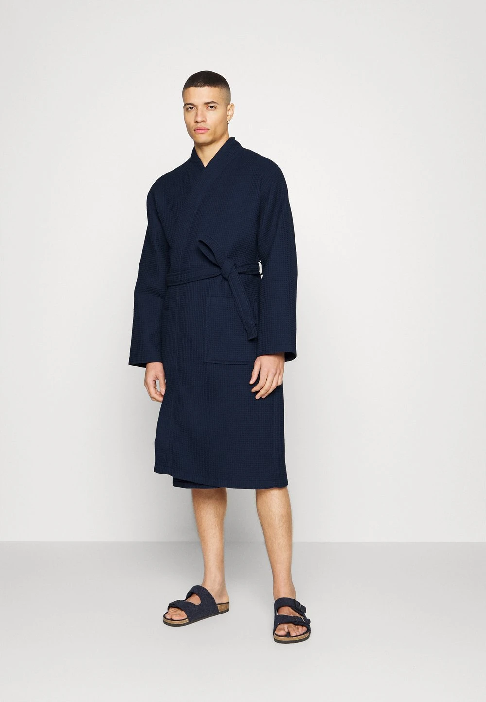 Pier One Peignoir Un Tarif Préférentiel Sous-vêtements & Chaussettes Col Châle Homme 4 Pier One Peignoir Un Tarif Préférentiel Sous-vêtements & Chaussettes Col Châle Homme – Image 2