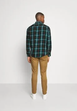 Se Vend Bas Prix Pier One Chemise Chemises Col à Boutons Homme -Mode Vêtements Boutique 8f4dee2cb9574e52b01ec5a39f5adc0f