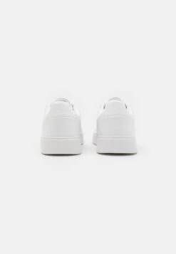 Pier One Rabais UNISEX – Baskets Basses Baskets & Sneakers Rond 10 Pier One Rabais UNISEX – Baskets Basses Baskets & Sneakers Rond -Mode Vêtements Boutique 91906dfa01a145cbbf47a93b3f457a71