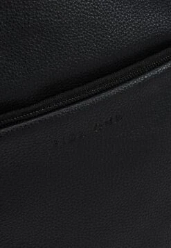 Pier One UNISEX – Sac à Dos Rabais Sacs Poche Pour Pc Portable 15 Pouces 15 Pier One UNISEX – Sac à Dos Rabais Sacs Poche Pour Pc Portable 15 Pouces -Mode Vêtements Boutique 962c8fb156a54fb0a4c3680a998e03ef