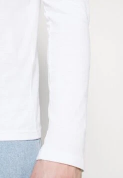 Pier One 5 PACK – T-shirt à Manches Longues Prix Exclusifs T-shirts Col Rond Homme -Mode Vêtements Boutique 9d88aebb7c354be39ebe9c5600cb43ac