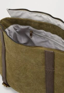 Pier One Prix Abordable Sac Bandoulière Sacs Compartiment Pour Téléphone Portable Homme -Mode Vêtements Boutique 9f31290b42ab48239e5f08103bbd2cf9