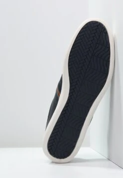 Pier One Baskets Basses Première Qualité Sneakers Rond Homme -Mode Vêtements Boutique 9f72e9d19e3b46c683e32a446305bc48