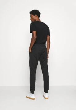 Pier One Pantalon De Survêtement Un Tarif Préférentiel Pantalons Haute Homme -Mode Vêtements Boutique a1b709fa2c32431482f95b3eb7300192