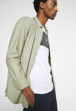 Prix Malin Pier One T-shirt Imprimé T-shirts Col Rond Homme 16 Prix Malin Pier One T-shirt Imprimé T-shirts Col Rond Homme -Mode Vêtements Boutique a1ea186a890342a289d28dd9a6c48aa1