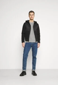 Réduction Pier One T-shirt Imprimé T-shirts Col Rond Homme -Mode Vêtements Boutique a467a8f97f2741fc908398feeec3d06c