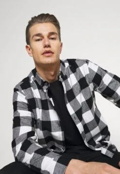 Pier One T-shirt Imprimé Assurance De L’Authenticité T-shirts Col Rond Homme -Mode Vêtements Boutique a4d670458d814286a0f9a4d484a2d97c