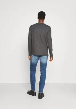 Prix Ourlé Pier One 2 PACK – T-shirt à Manches Longues T-shirts & Polos Col Rond Homme -Mode Vêtements Boutique a601e52fa7974b079f93b858d4b782ec