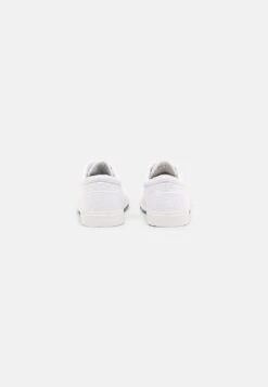 Prix Malin Pier One UNISEX – Baskets Basses Sneakers Rond -Mode Vêtements Boutique a8065c4a37f4401bbe8ab18d64e55519