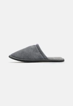 Pier One Chaussons Prix Bradés Rond Homme -Mode Vêtements Boutique ab81413dd2144cb28493a5f6a06bd9b0