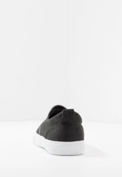 Pier One UNISEX – Mocassins Soldes En Ligne Mocassins Et Loafers Rond -Mode Vêtements Boutique ac0647b096e043ea8dec944e8ba93f6a