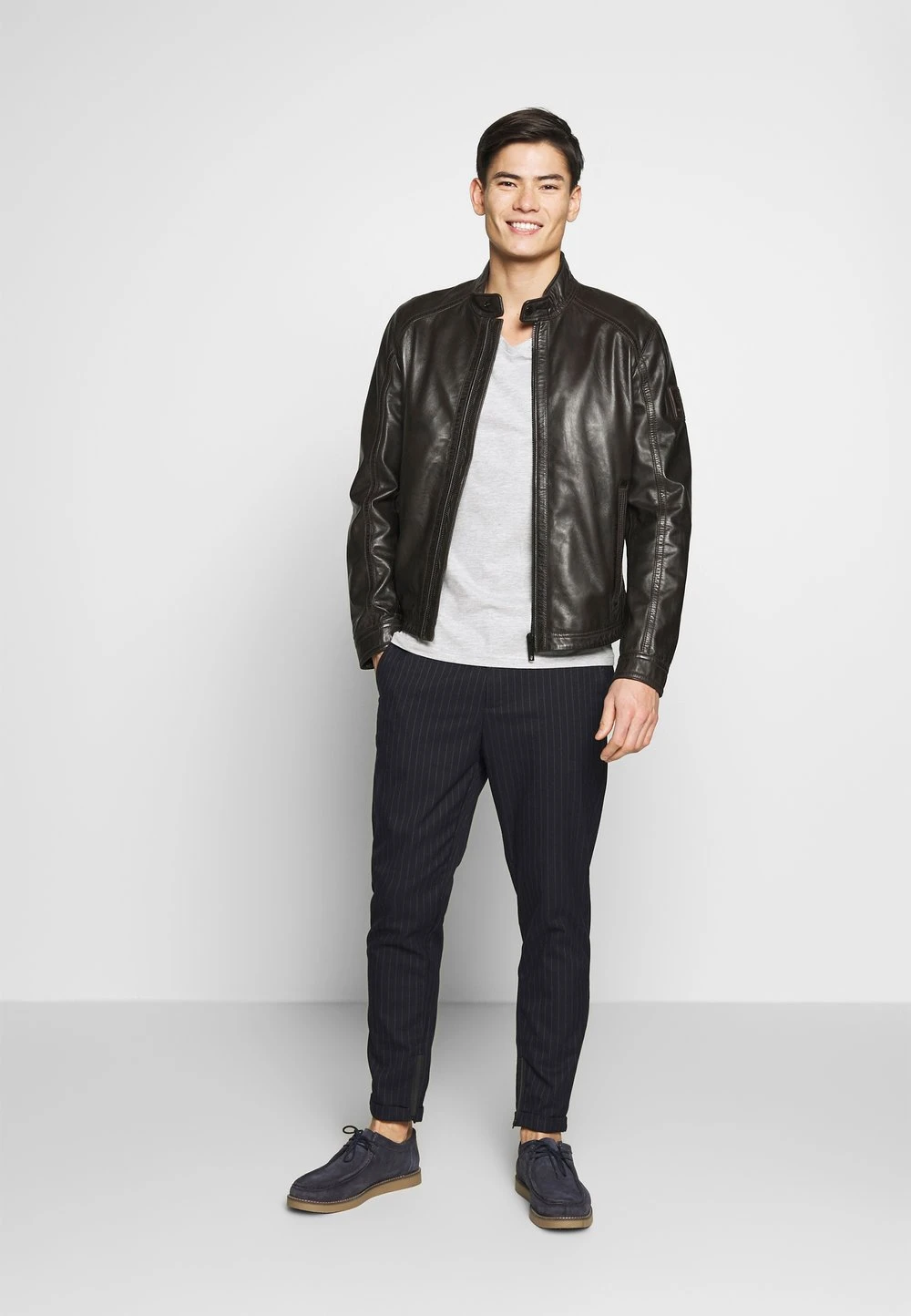 Pier One T-shirt Basique Soldes T-shirts Col En V Homme 4 Pier One T-shirt Basique Soldes T-shirts Col En V Homme – Image 2