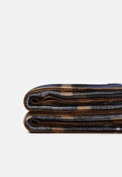 Pier One Remise En Ligne UNISEX – Écharpe Foulards Et écharpes Carreaux -Mode Vêtements Boutique ad2d22769e934a19bbb38c9886024f53