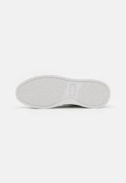 Pier One Rabais UNISEX – Baskets Basses Baskets & Sneakers Rond 12 Pier One Rabais UNISEX – Baskets Basses Baskets & Sneakers Rond -Mode Vêtements Boutique afe0322babdc4d63a80e658fbdf78d79