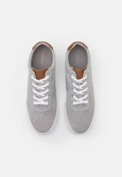 Prix Dégriffé Pier One UNISEX – Baskets Basses Sneakers Rond 13 Prix Dégriffé Pier One UNISEX – Baskets Basses Sneakers Rond -Mode Vêtements Boutique b15e8c11469444ab8532e52844264ea9