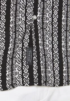 Pier One Chemise 50% Off De Vente Chemises Col Revers Homme -Mode Vêtements Boutique b4e3ab36a0cc4b79b9b71a9f3b8f439f