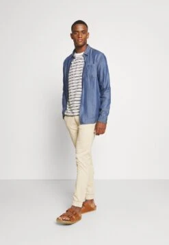 Pier One Réduction Chemise Chemises Col Kent Homme -Mode Vêtements Boutique b5b5d11fa40547dcac6173a449ce93a2