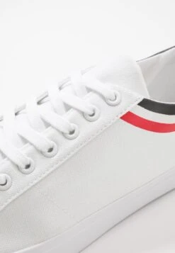 Soldes En Ligne Pier One UNISEX – Baskets Basses Sneakers Rond -Mode Vêtements Boutique b63d6b7f99c14d29a5881d57b7d25f10