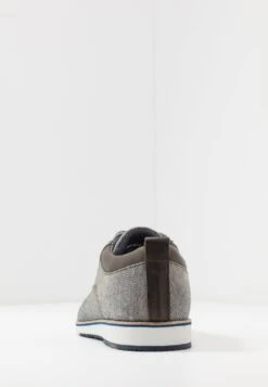 Pier One Chaussures à Lacets Prix Ourlé Derbies Et Richelieus Rond Homme -Mode Vêtements Boutique b643615d4873463992cc5af33f8fe9f1