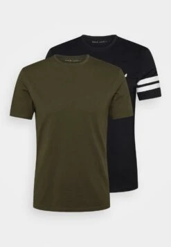 Pier One 2 PACK – T-shirt Imprimé Prix Réduit T-shirts Col Rond Homme -Mode Vêtements Boutique b704346212db4c51b9ec1c398847925c