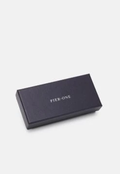 Pier One Qualité Excellente SET – Noeud Papillon Pochettes De Costume Carreaux Homme -Mode Vêtements Boutique b85593ca7a434bd2895cbf99cd6a87e4