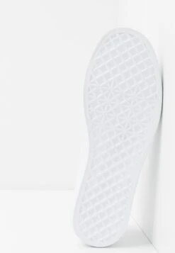 Qualité Garantie 100% Pier One UNISEX – Baskets Basses Baskets & Sneakers Rond -Mode Vêtements Boutique bc014cdc74bb41ffafb958c952a340ae