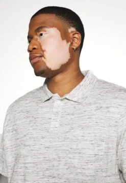 Prix Acceptable Pier One Polo T-shirts Col Polo Homme -Mode Vêtements Boutique bc7b02a6c8b24f5fb7abbda200d7b79b