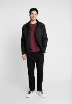 Rabais Pier One T-shirt à Manches Longues T-shirts Col Rond Homme -Mode Vêtements Boutique bd2029e82ca4444a9fe4f9c8cbb272b3