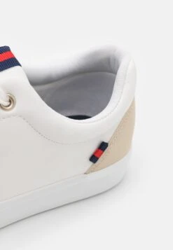 Pier One Plus Bas Prix De Vente UNISEX – Baskets Basses Baskets & Sneakers Rond -Mode Vêtements Boutique c54ac49e21e94661a91dc5c87362d9b6