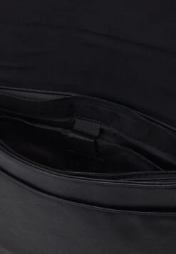 Pier One Sac Bandoulière Garantie De Qualité 100% Sacs Compartiment Pour Pc Portable Homme -Mode Vêtements Boutique c7982f57fea2440993e365602acc7e63