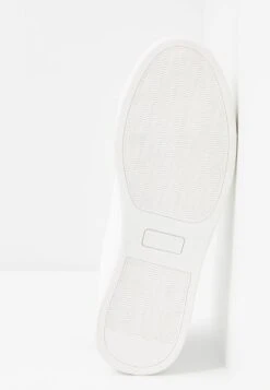 Pier One Promos Baskets Basses Baskets & Sneakers Rond Unisex 12 Pier One Promos Baskets Basses Baskets & Sneakers Rond Unisex -Mode Vêtements Boutique ca3e593abeb04f8aa312ee92e281a541