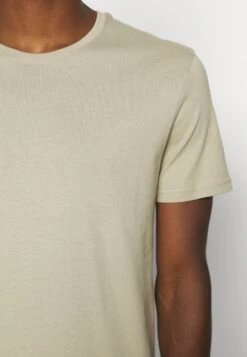 Prix Ourlé Pier One 5 PACK – T-shirt Basique T-shirts & Polos Col Rond Homme 25 Prix Ourlé Pier One 5 PACK – T-shirt Basique T-shirts & Polos Col Rond Homme -Mode Vêtements Boutique ccdceb9d79c24e32baab38b9f3eaa229