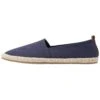 Pier One Prix Équitable RENA ESPADRILLE UNISEX – Espadrilles Chaussures Basses Rond 1 Pier One Prix Équitable RENA ESPADRILLE UNISEX – Espadrilles Chaussures Basses Rond -Mode Vêtements Boutique d03229d0f4b145ae82205c6e855c2084
