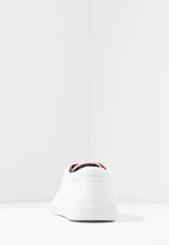 Pier One UNISEX – Baskets Basses Faible Prix Sneakers Rond -Mode Vêtements Boutique d2771c5e3afe4ebc984199e3bf989b78